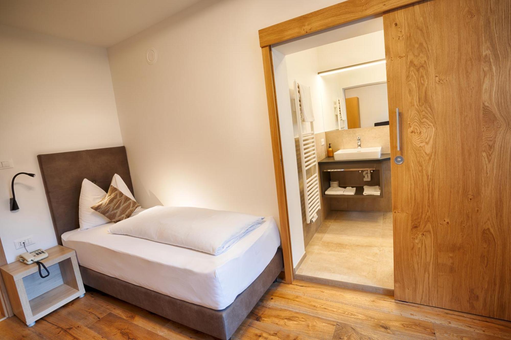 Hotel Lamm Натурно Екстериор снимка