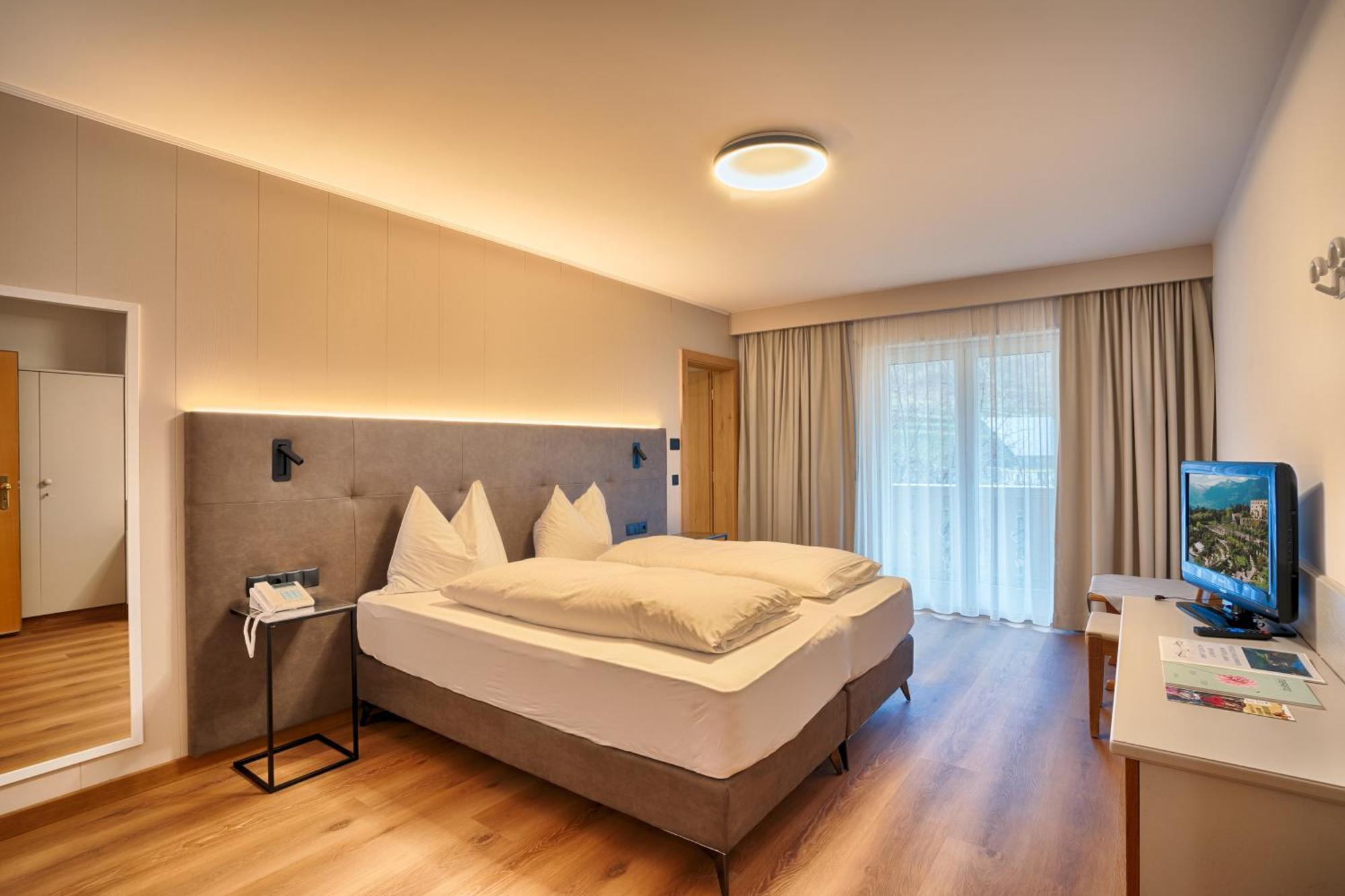 Hotel Lamm Натурно Екстериор снимка
