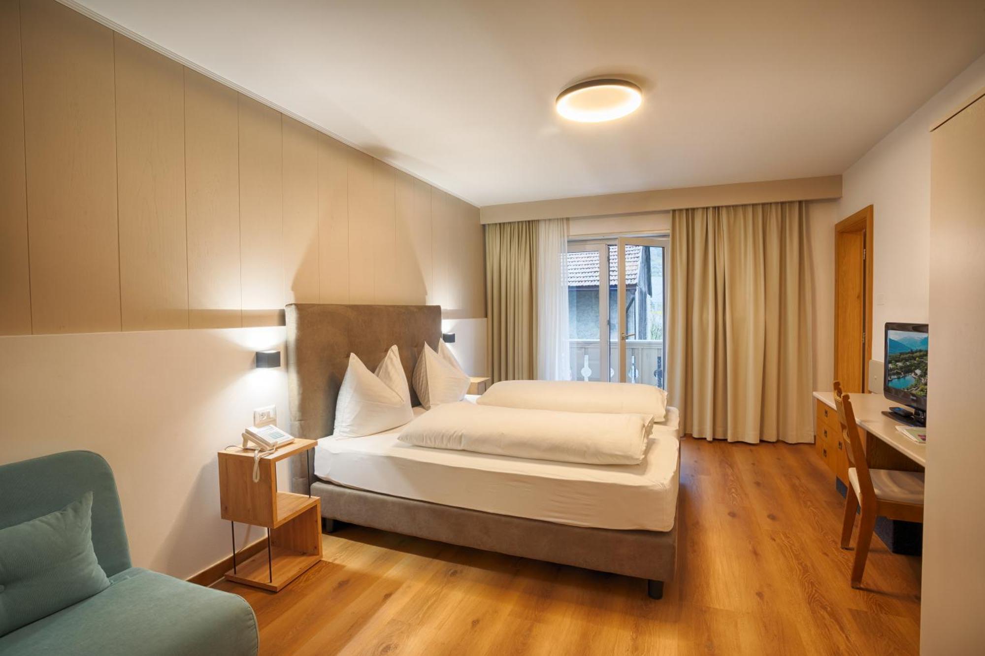 Hotel Lamm Натурно Екстериор снимка