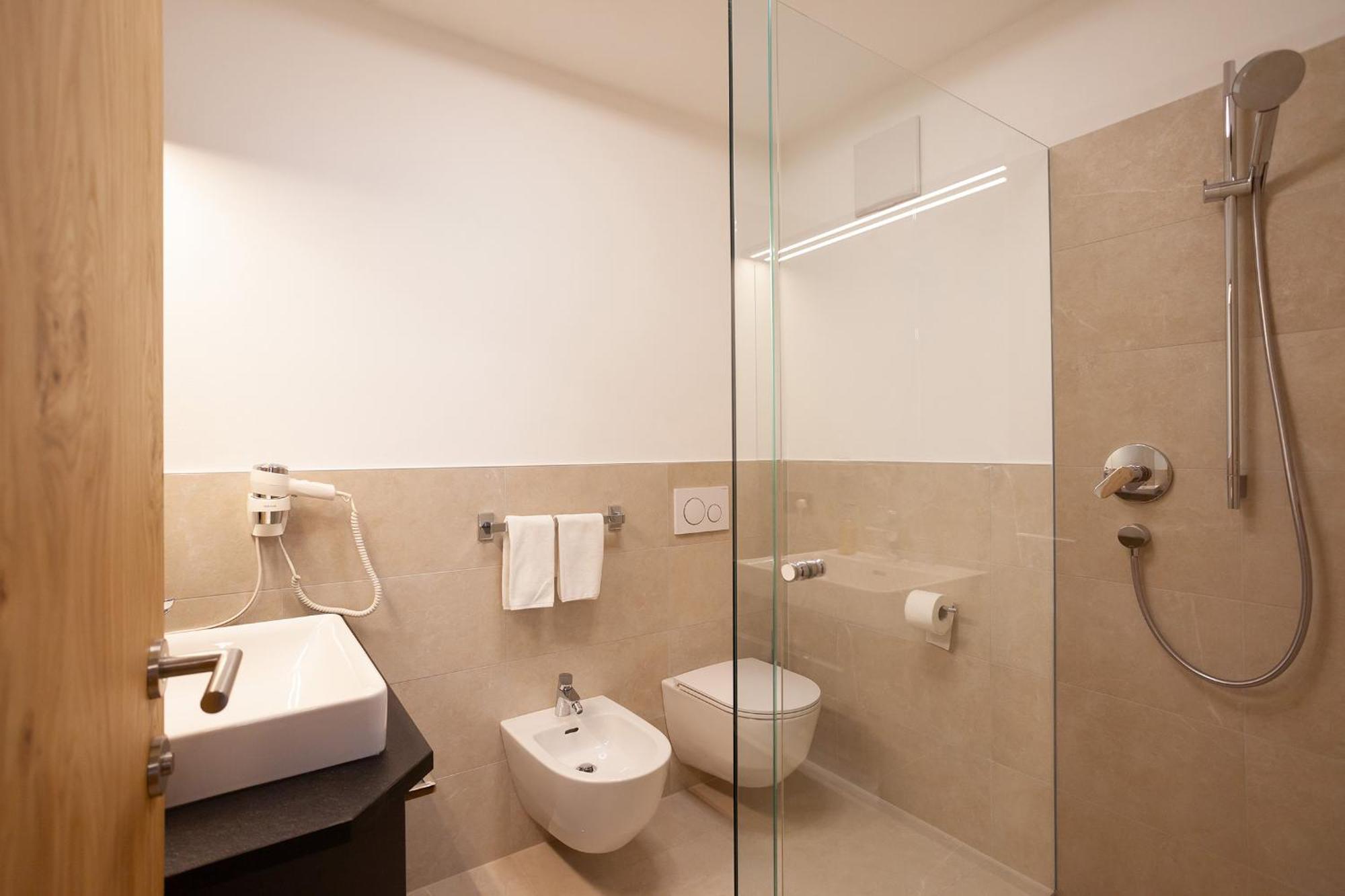 Hotel Lamm Натурно Екстериор снимка