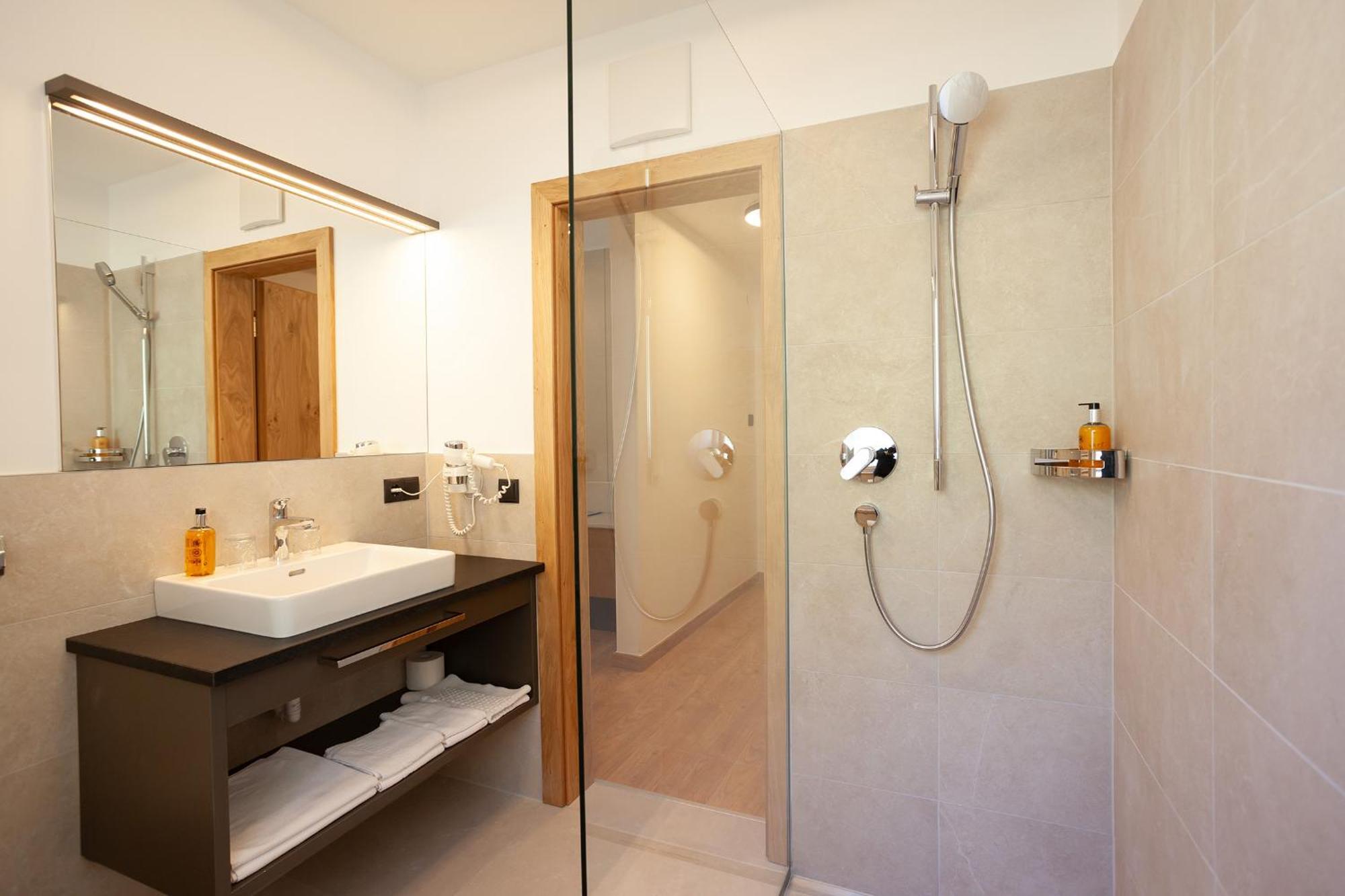 Hotel Lamm Натурно Екстериор снимка