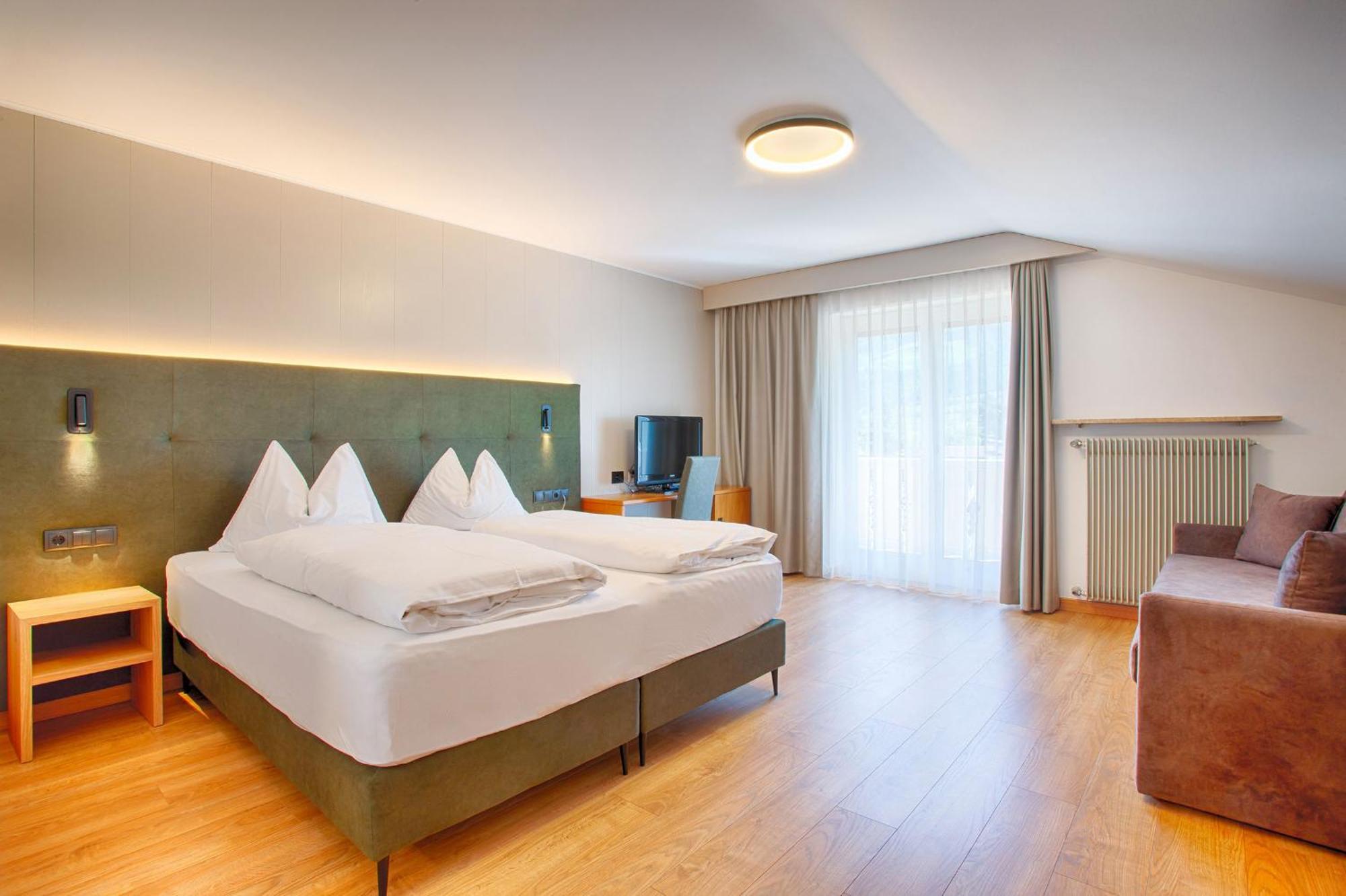 Hotel Lamm Натурно Екстериор снимка